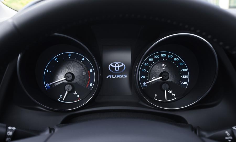  Toyota Auris Tourer Sports 2015 года  (фото 19 из 30)
